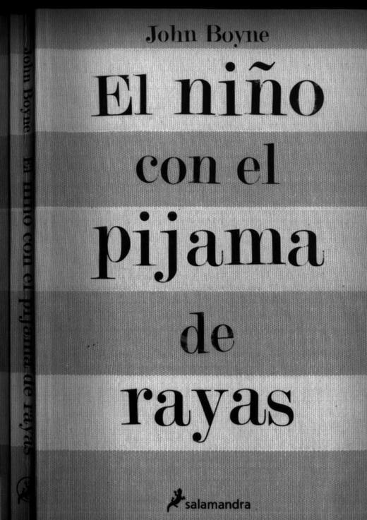 El niño con el pijama de rayas